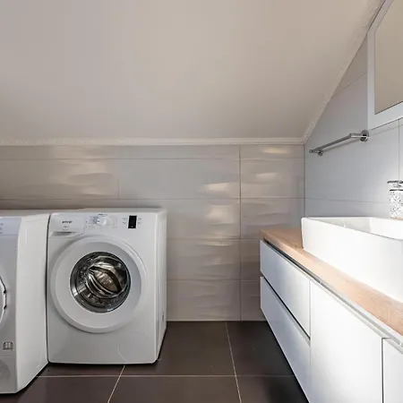 1 Bedroom Stunning In