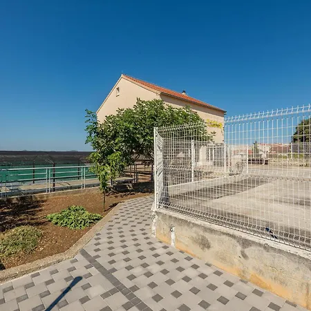 1 Bedroom Stunning In Apartman